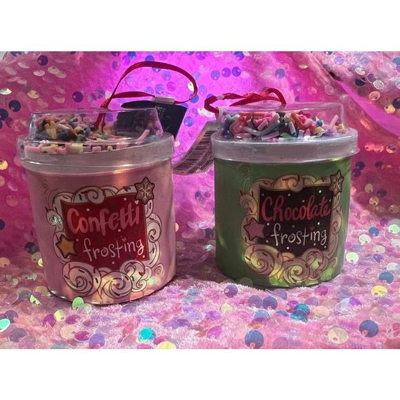 Frosting ornaments - Picture 2 of 2